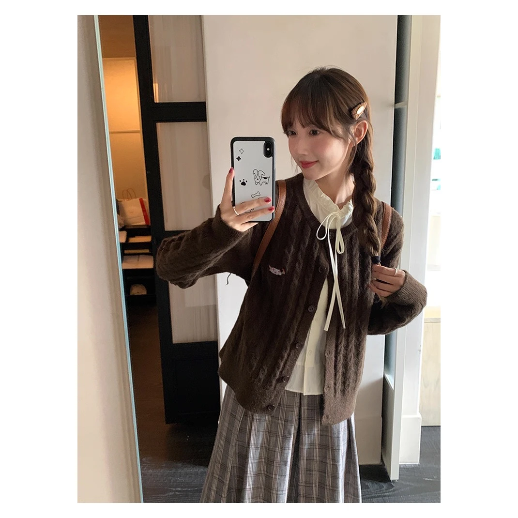 2025新款腊肠狗刺绣麻花毛衣开衫女2025秋季新款复古宽松慵懒上衣