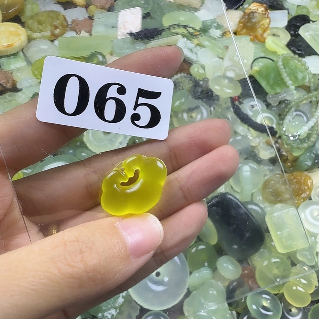 蛇纹石玉未镶嵌岫玉吊坠