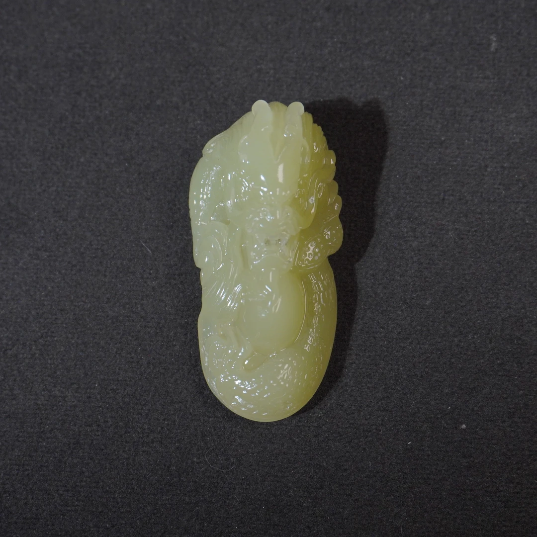 70G7  清 和田玉龙型吊坠