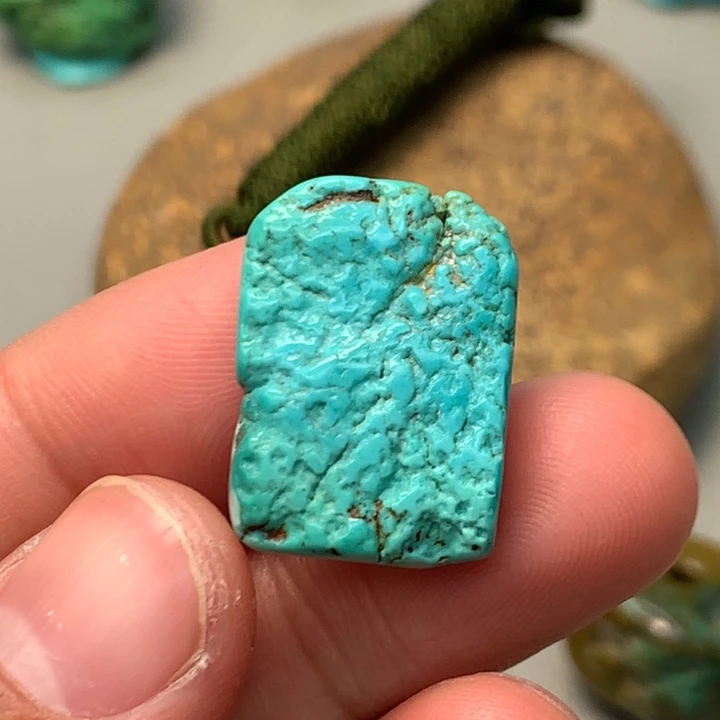 绿松石未镶嵌颈饰