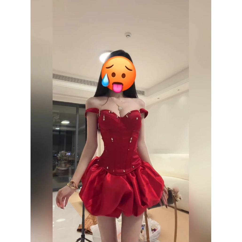 圣诞节穿搭纯欲性感镶钻缎面鱼骨上衣女冬季高腰显瘦蓬蓬半裙套装