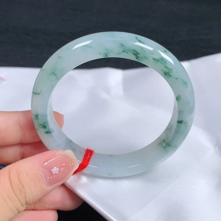未镶嵌手镯翡翠。。