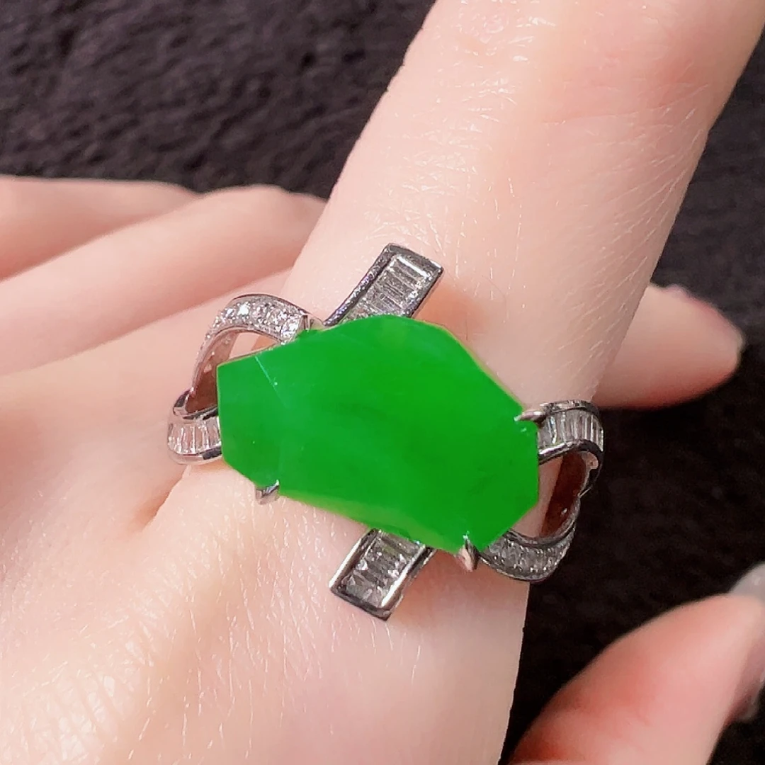 翡翠18K金镶嵌戒指签收后24小时鉴赏期，过时不退