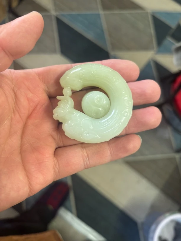 精品和田玉龙挂件