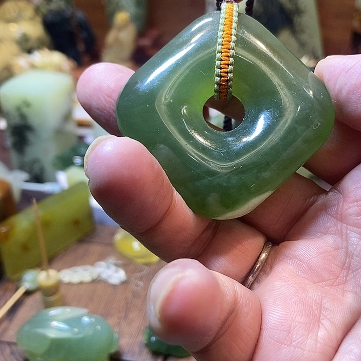 蛇纹石玉未镶嵌珠宝奇石