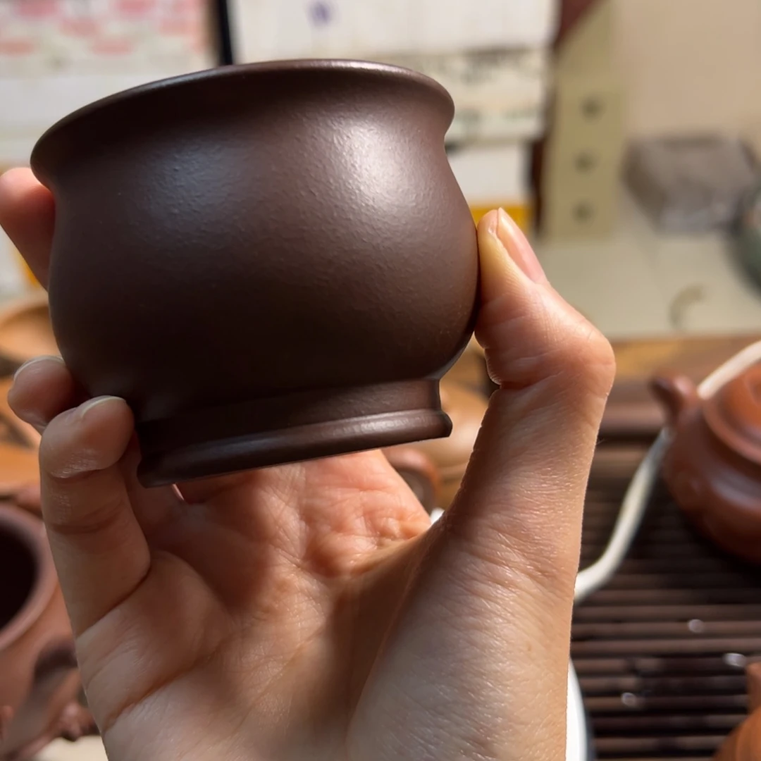 紫砂茶壶?****?两个底槽清杯子