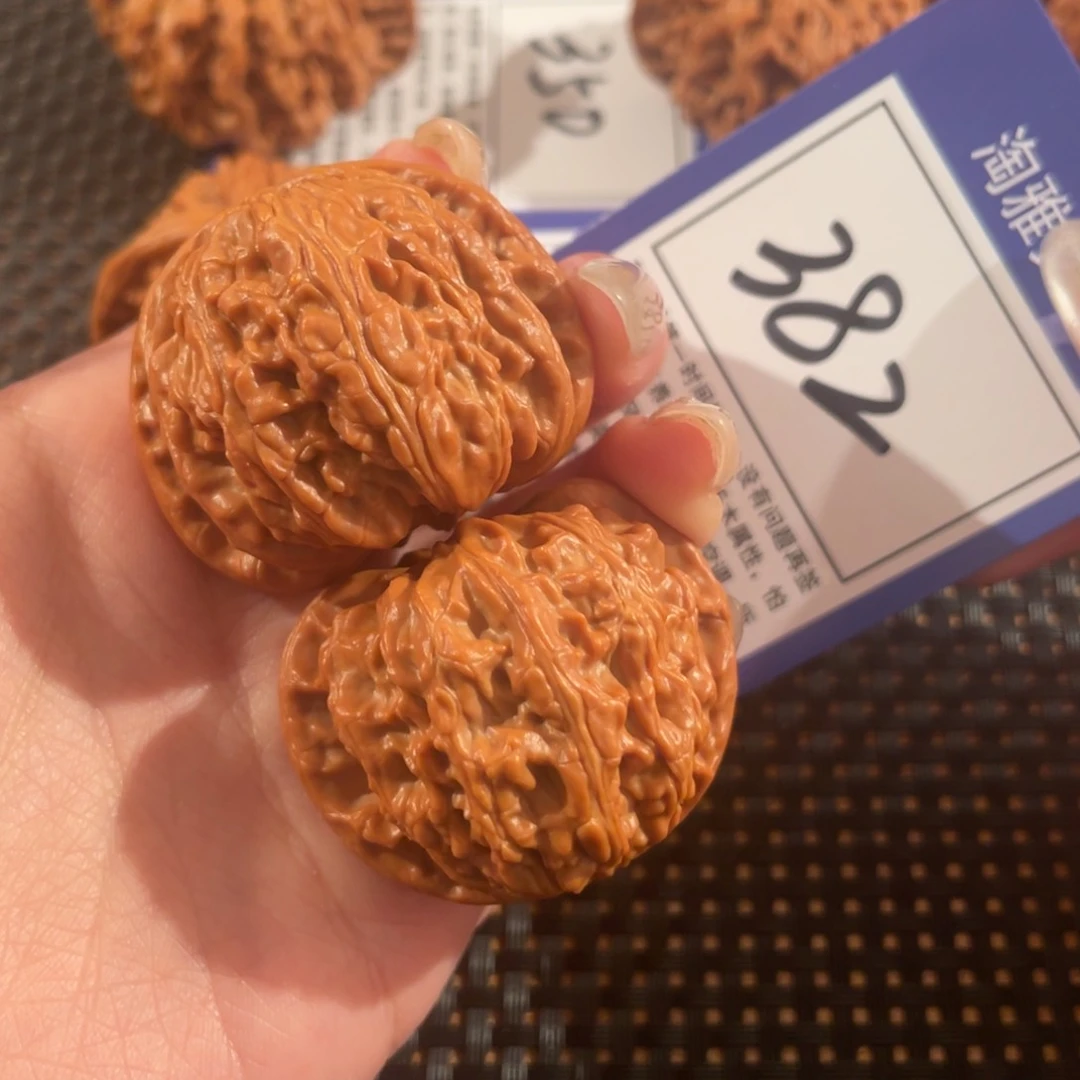 文玩核桃把件382号41尺白狮子
