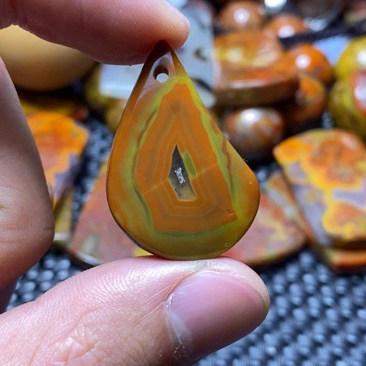 玛瑙/玉髓颈饰未镶嵌