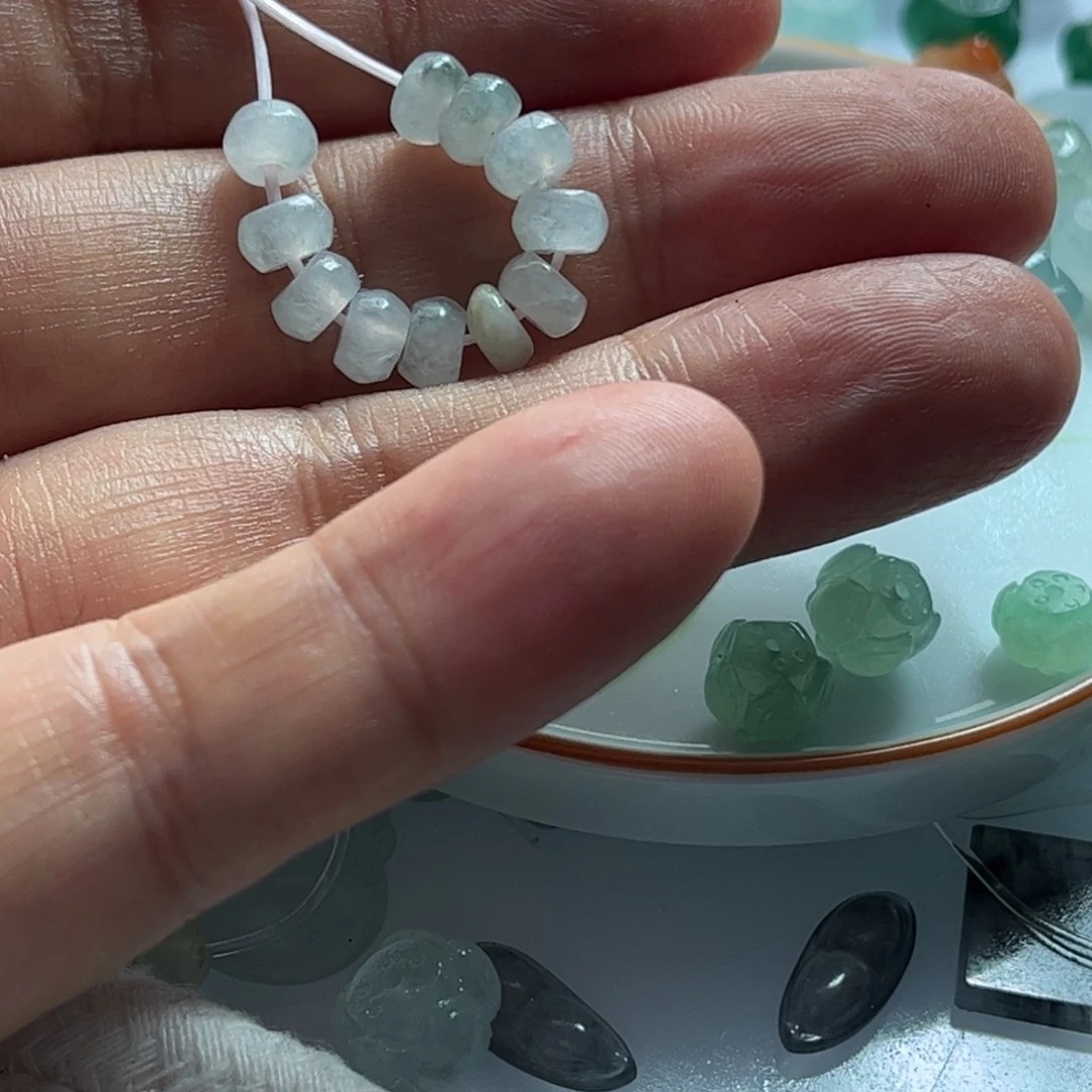 翡翠未镶嵌颈饰鼓珠