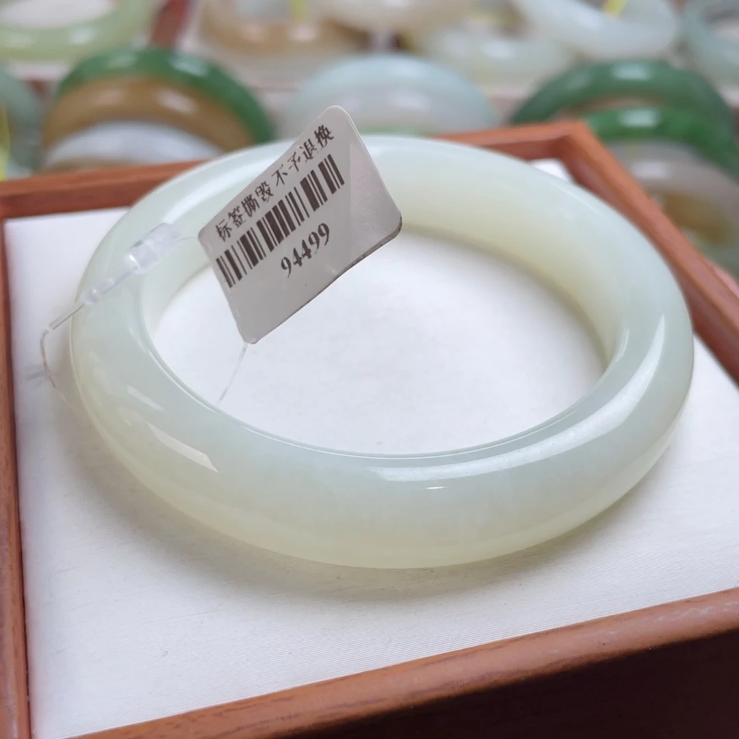 【闪购商品】和田玉手镯未镶嵌15 56/57