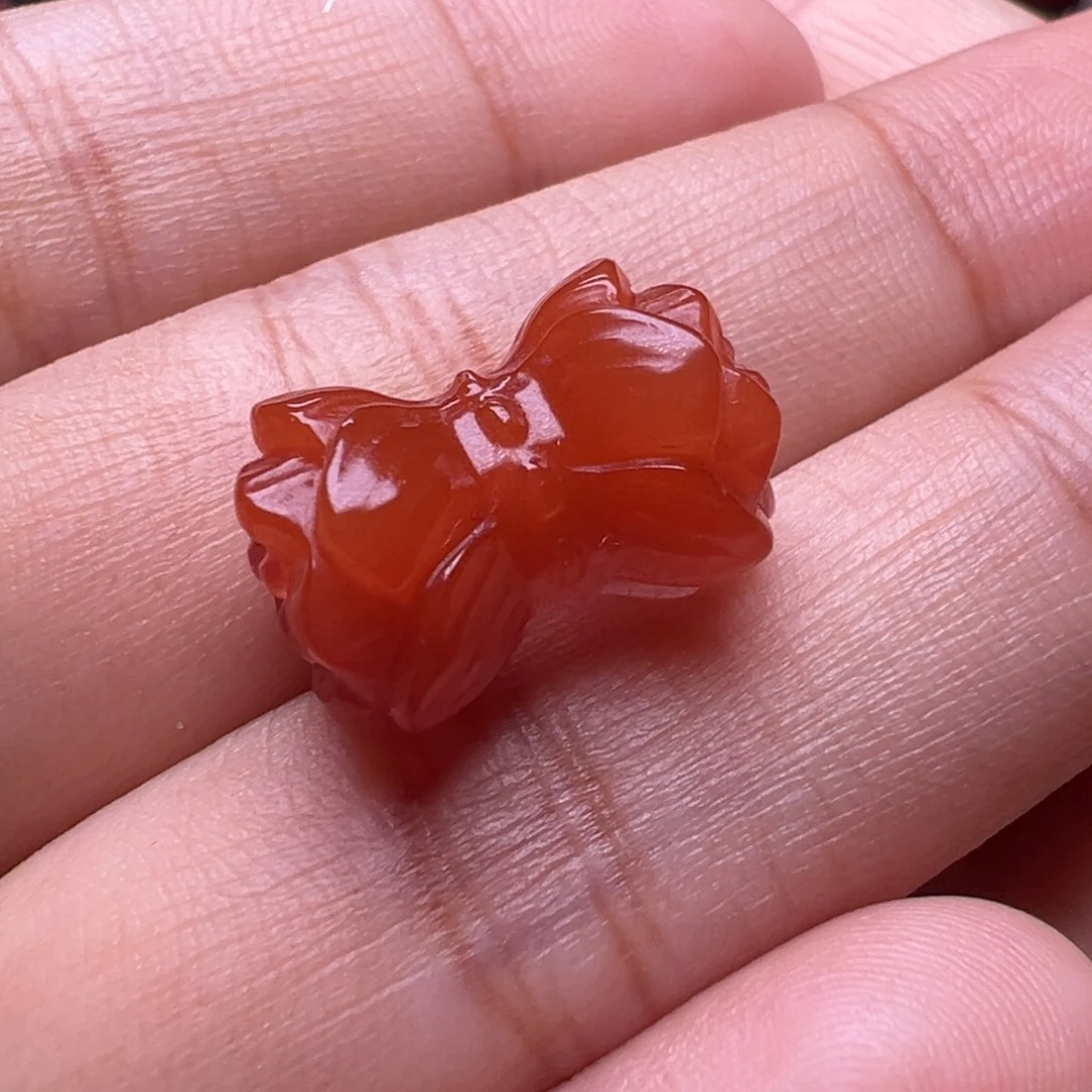 南红玛瑙未镶嵌珠宝奇石并蒂莲