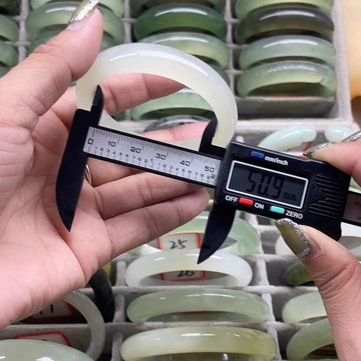 蛇纹石玉未镶嵌手镯31