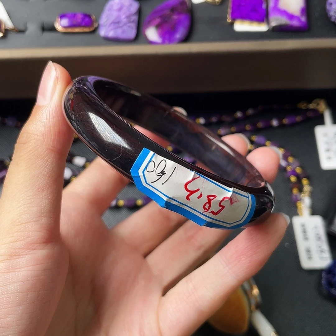 未镶嵌苏纪石（舒俱来）手镯繁****?