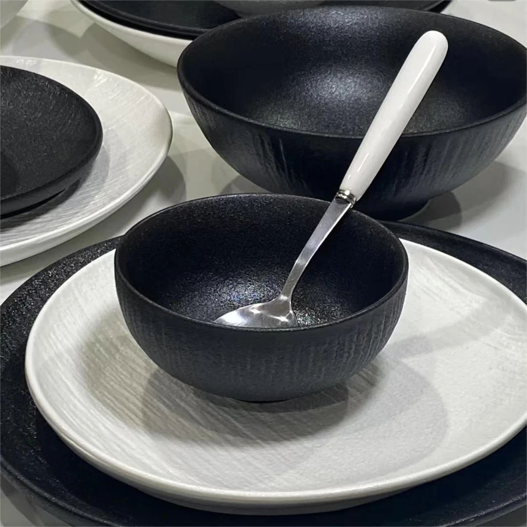 黑白陶瓷碗家用2025新款高级感饭碗轻奢盘子菜盘装饰摆件