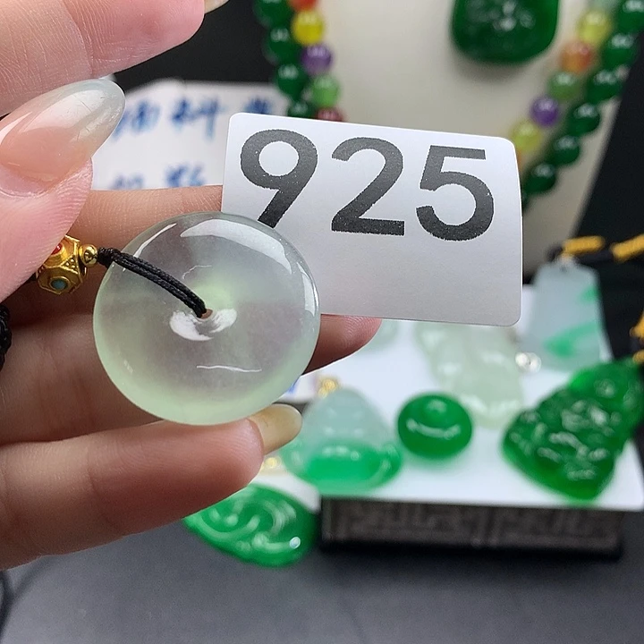 翡翠未镶嵌吊坠(赠链)