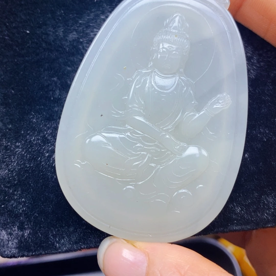 未镶嵌石英质玉（黄龙玉）颈饰
