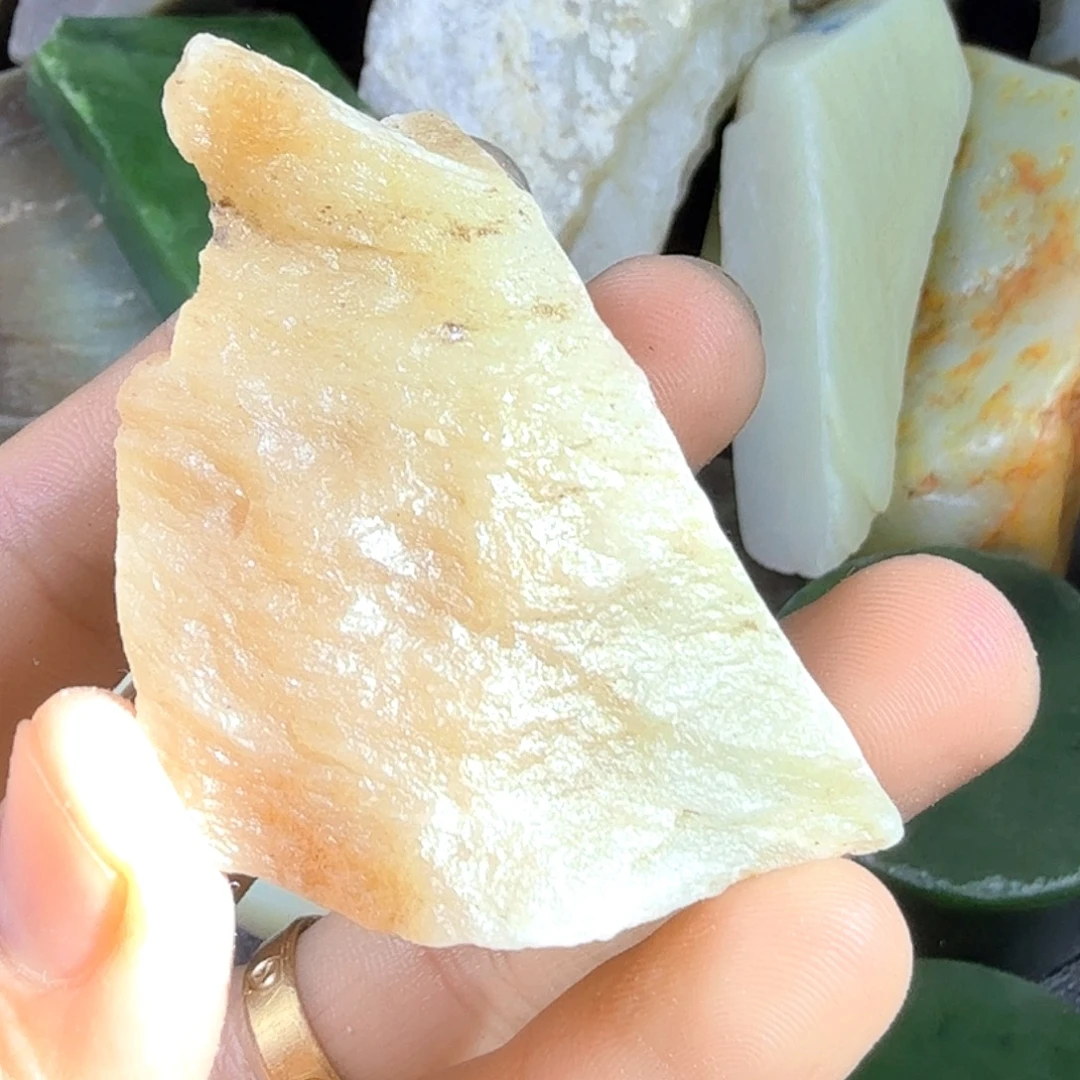 和田玉（糖玉）未镶嵌珠宝奇石