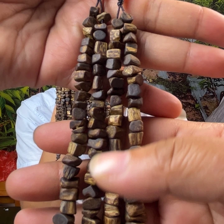 沉香碎屑沉香奇楠车挂两串