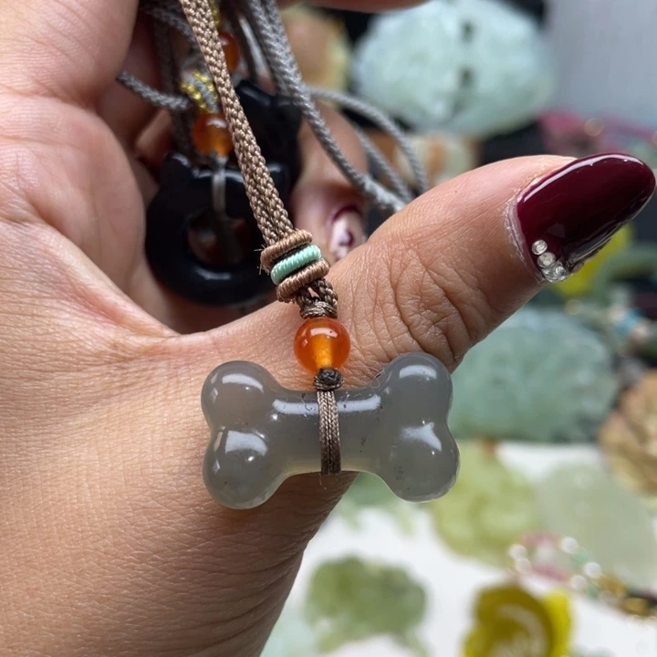 蛇纹石玉未镶嵌颈饰