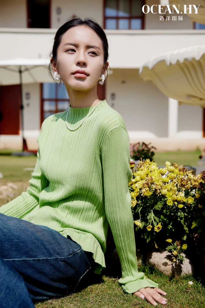 浩洋国际春季修身撞色高领毛衣