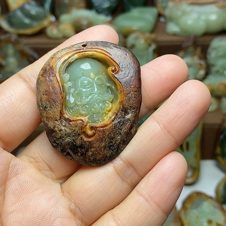 尘***尘岫岩河磨玉（透闪石质玉）未镶嵌颈饰