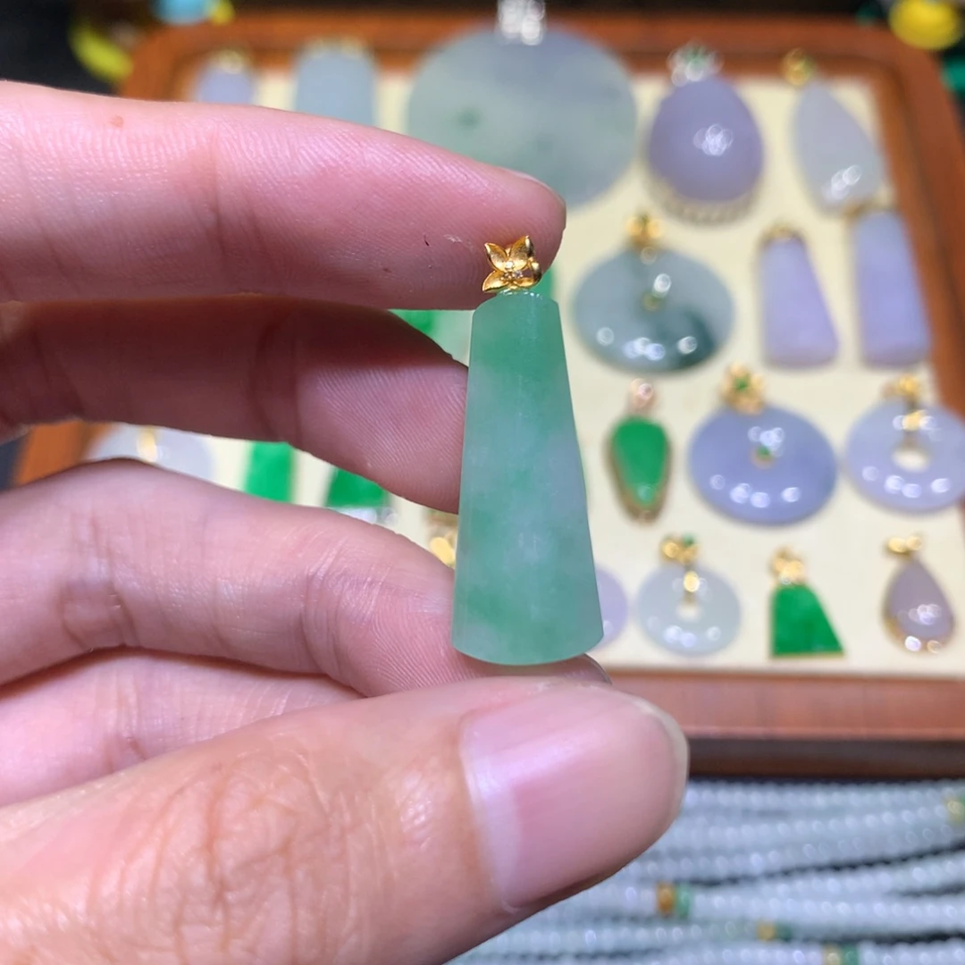 吊坠(不含链)18K金镶嵌翡翠