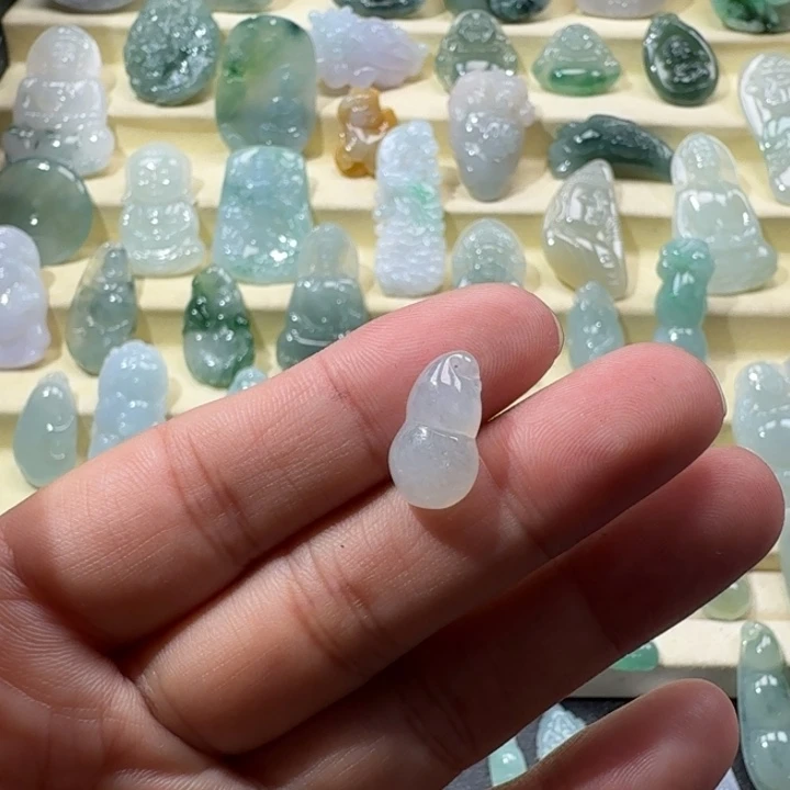 小***️翡翠未镶嵌颈饰翡翠