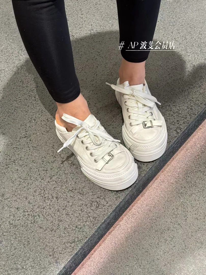 波斐女款春季新款做旧擦色皮带扣休闲小白鞋 145