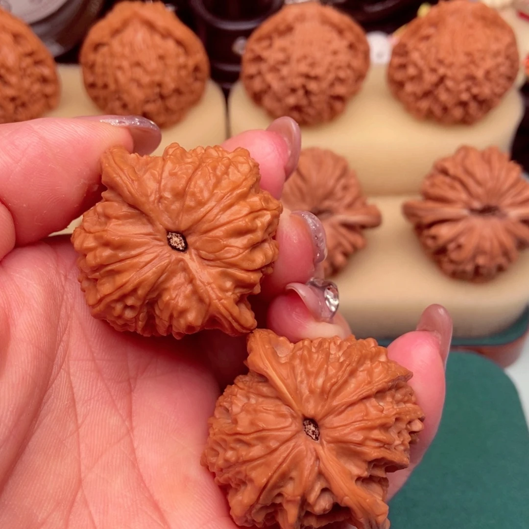 文玩核桃吊坠血麒麟40已打底