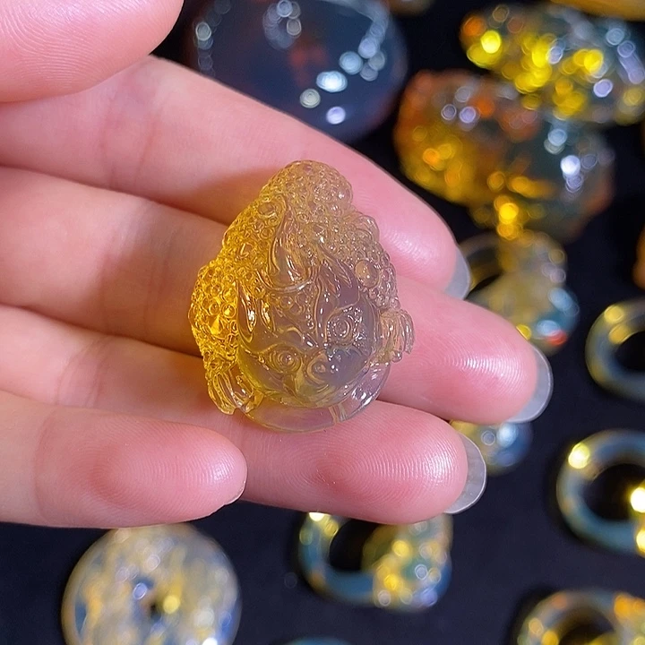 未镶嵌颈饰琥珀蓝珀