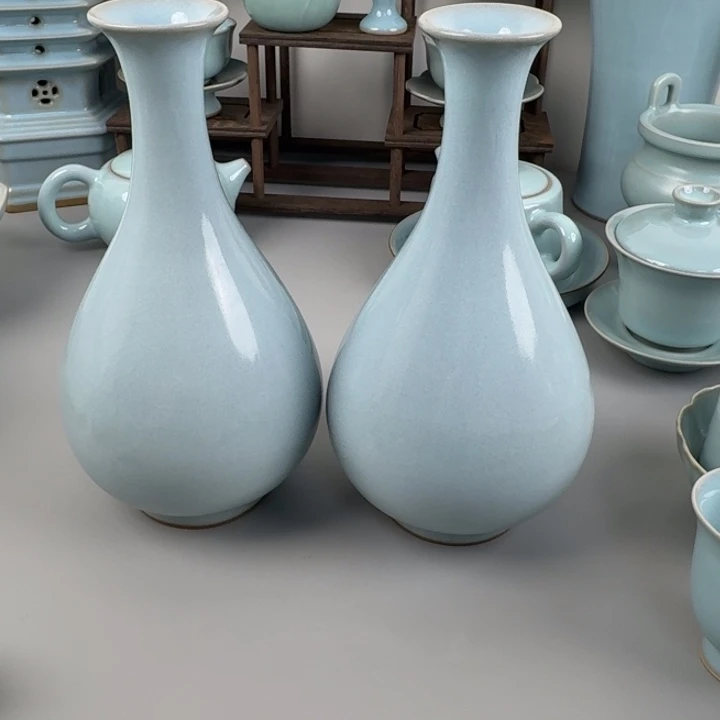 二级品汝窑天青釉中号玉壶春瓶一对