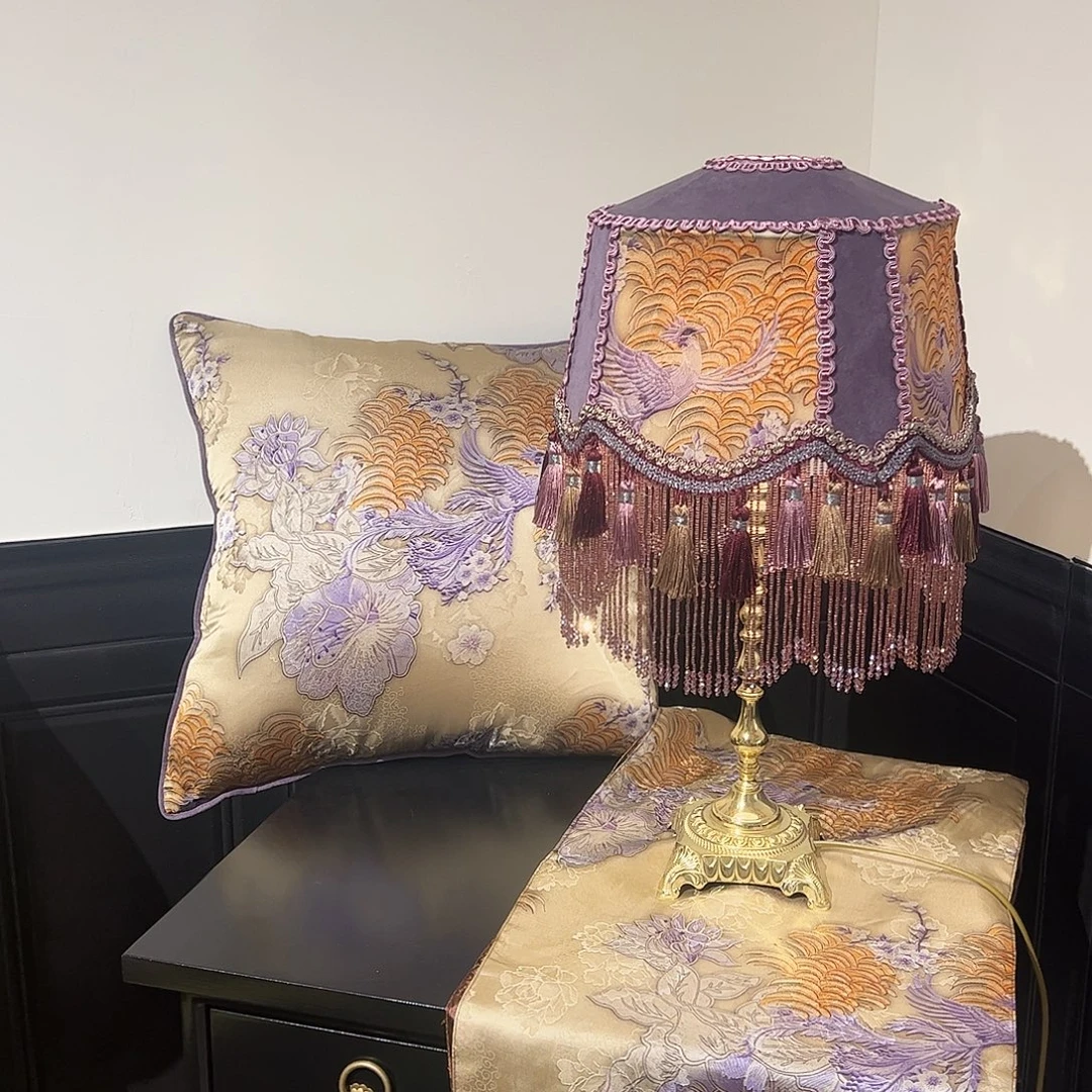 台灯、抱枕、桌旗三件套