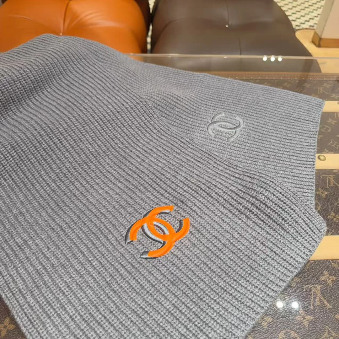 未使用 Chanel/香奈儿 香奈儿/Chanel 21K 灰色针织围巾 橙色大lo