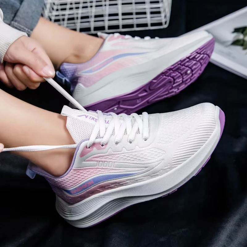 2025爆款春季新款运动鞋女舒适软底不累脚鞋防滑耐磨鞋子女百搭