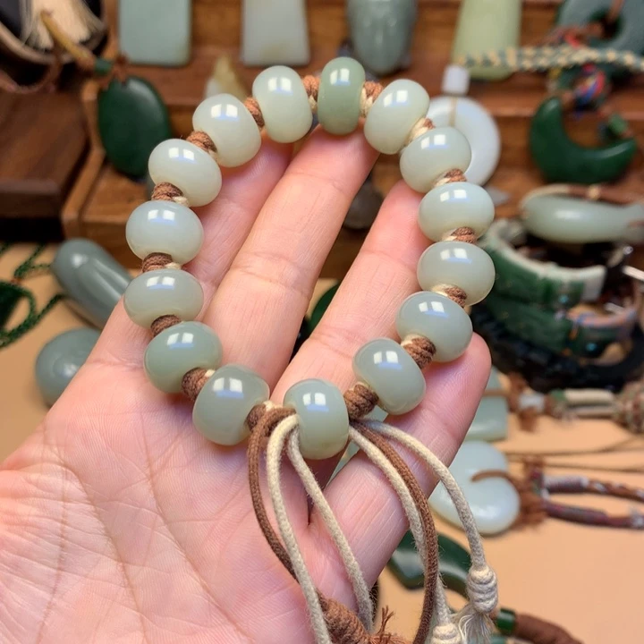 差***到和田玉未镶嵌颈饰