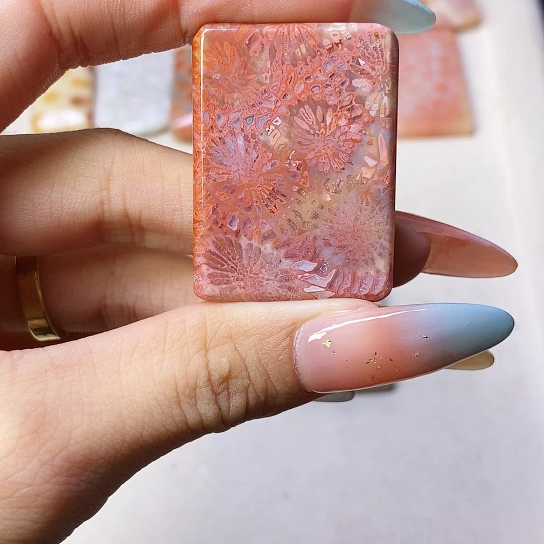 查罗石合金颈饰T***y