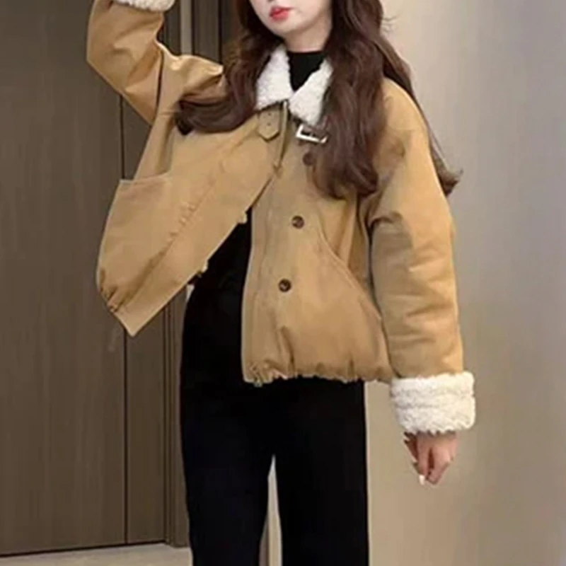 2025冬季短款毛绒领棉衣精致细节保暖舒适冬日穿搭复古质感