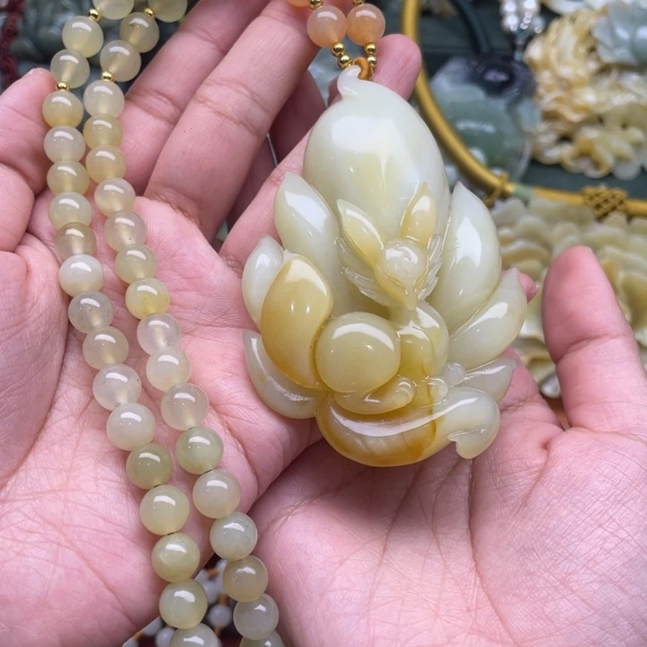 蛇纹石玉吊坠合金可**妈