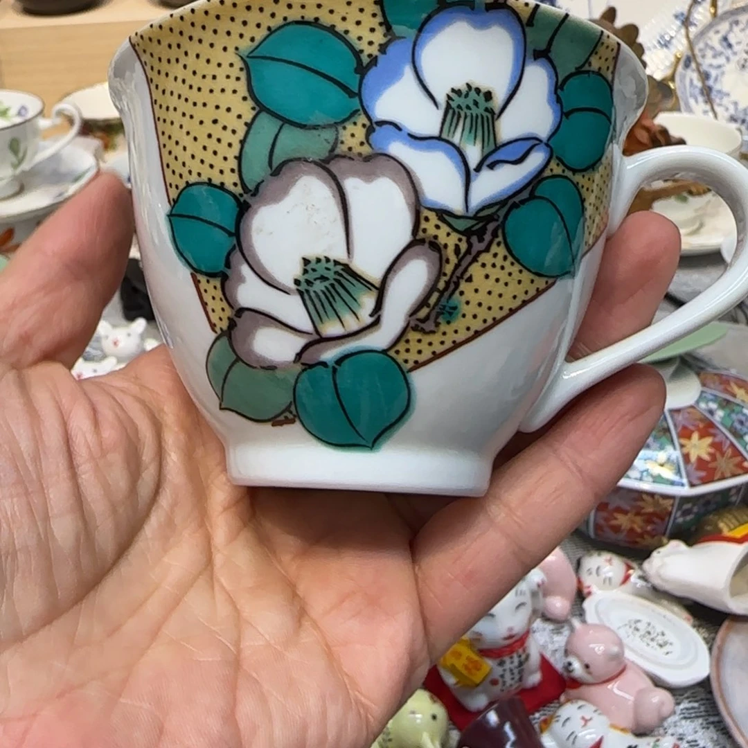 茶盏咖啡杯里有一个小杯子是
