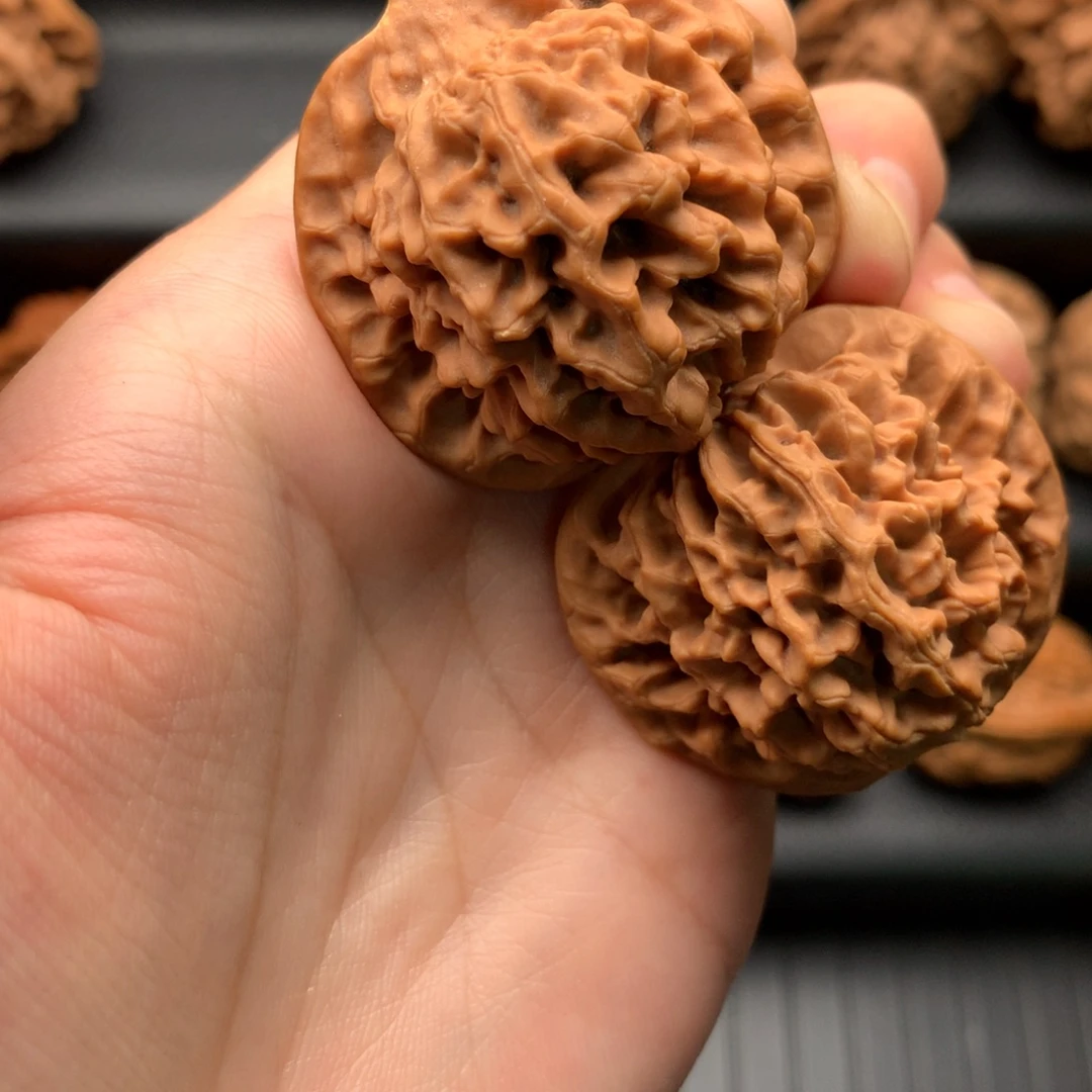 栋***栋文玩核桃吊坠秦闷