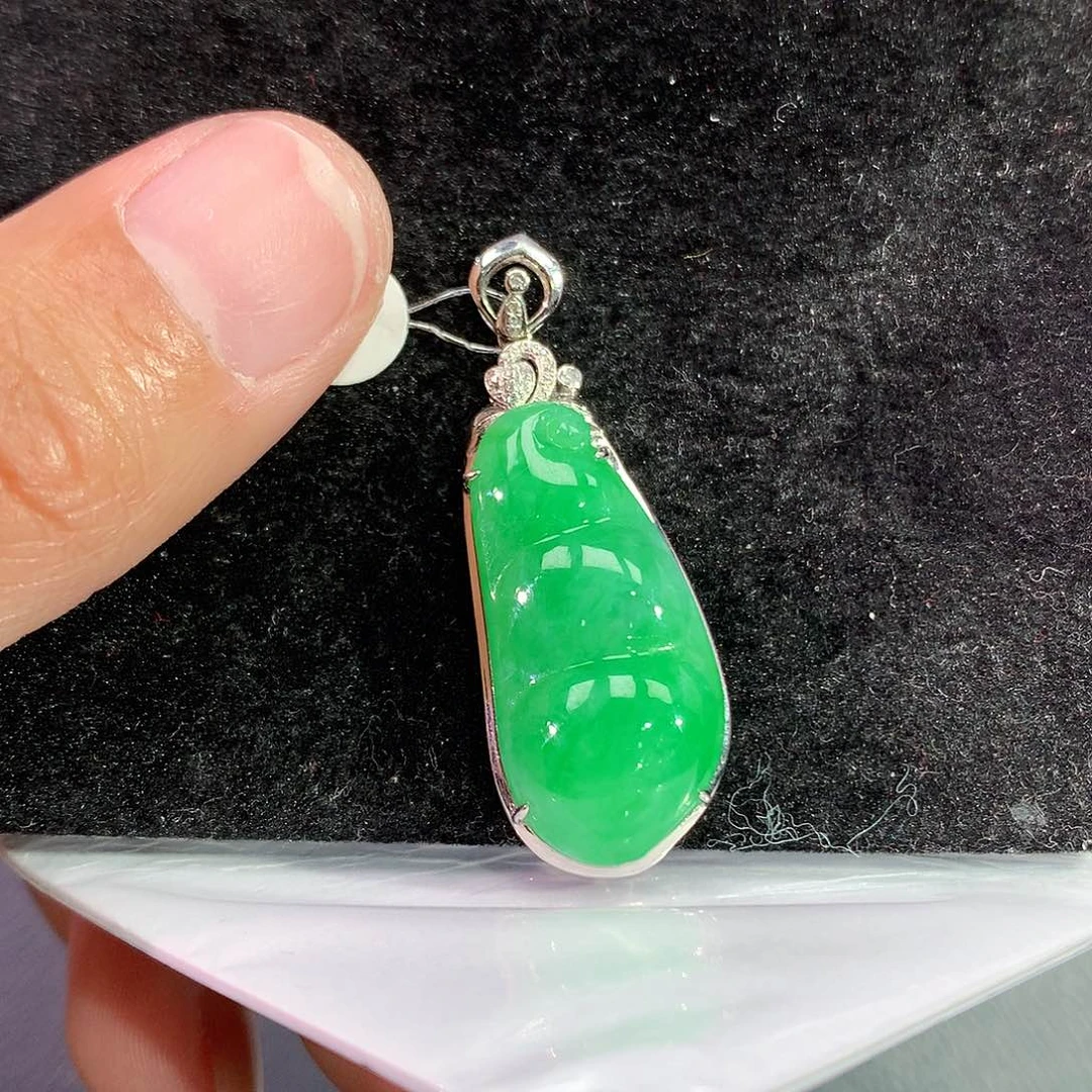 翡翠吊坠(赠链)18K金镶嵌