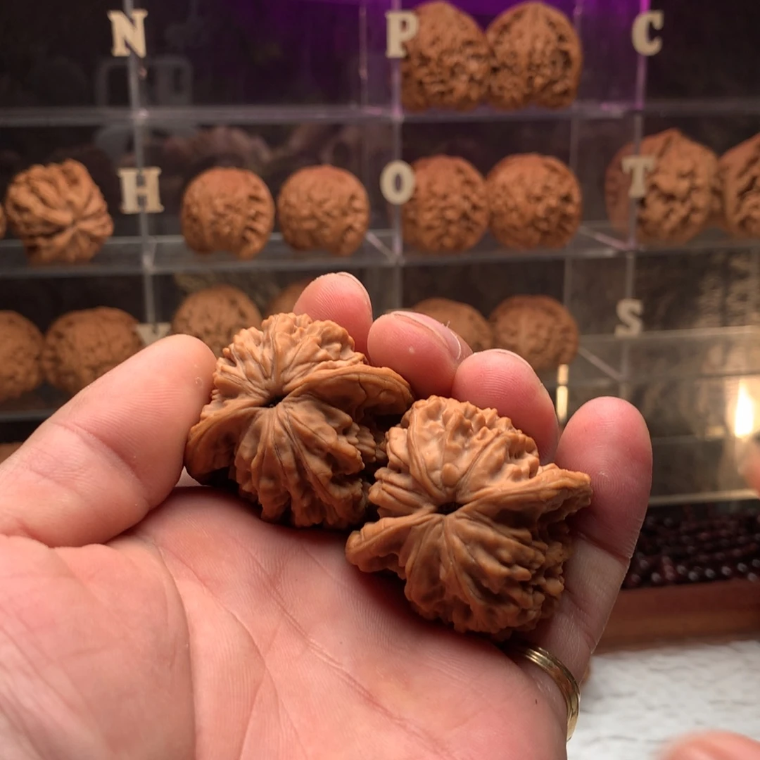 黑****文玩核桃吊坠虎头666888