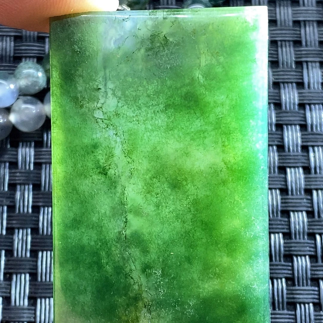 玛瑙/玉髓颈饰未镶嵌五**旗