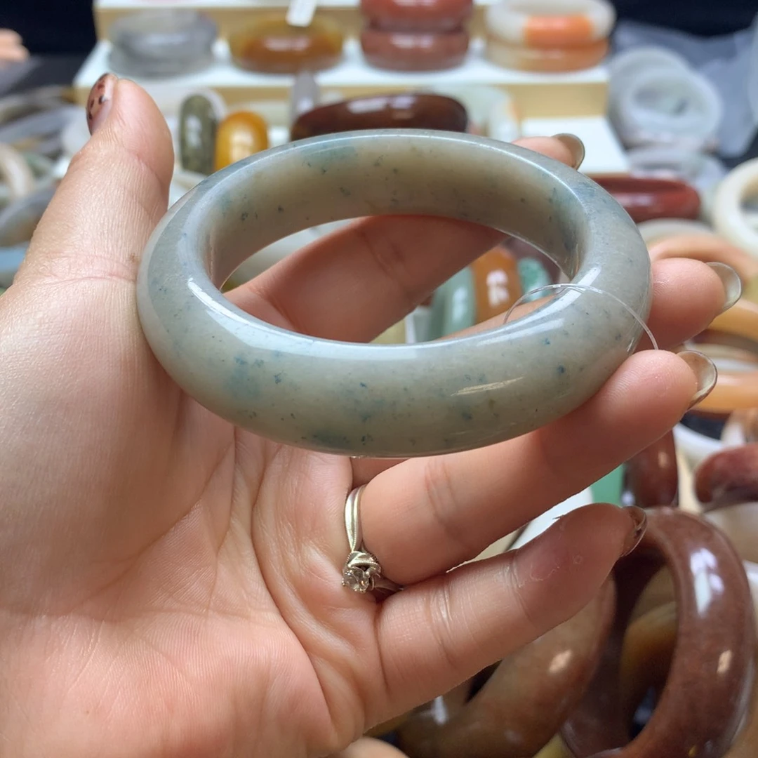 石英质玉手镯未镶嵌平***人