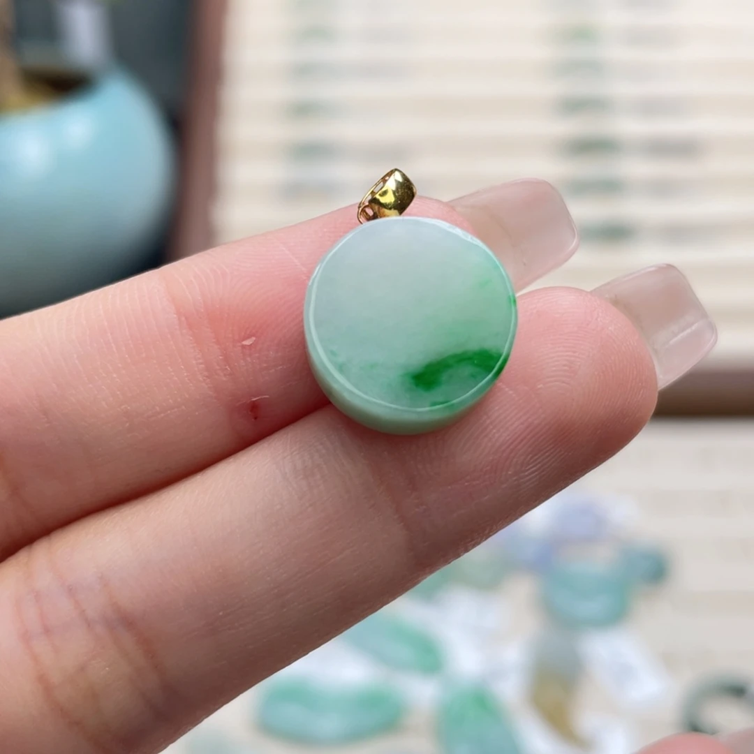 翡翠18K金镶嵌吊坠(不含链)a09阳绿飘花无事牌