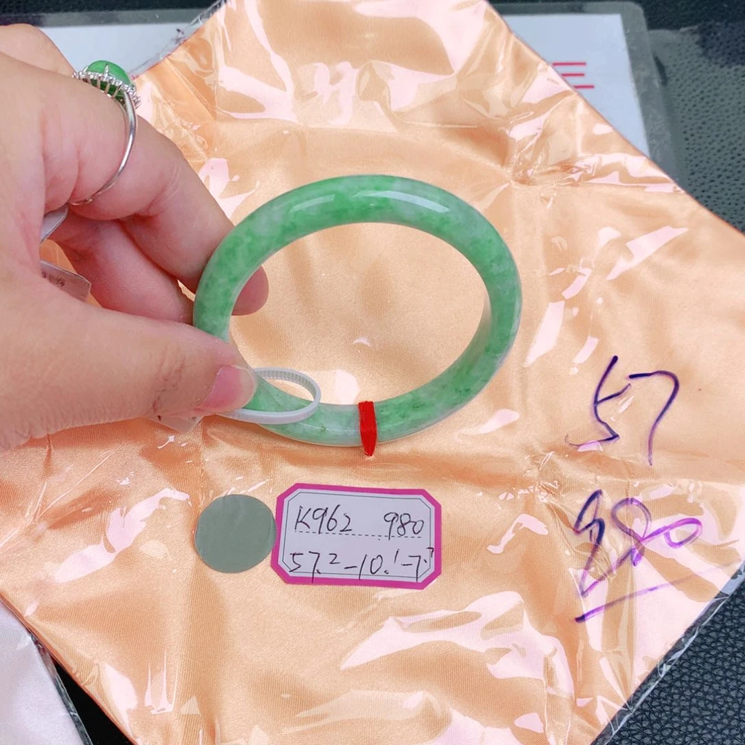 翡翠手镯未镶嵌缅甸翡翠