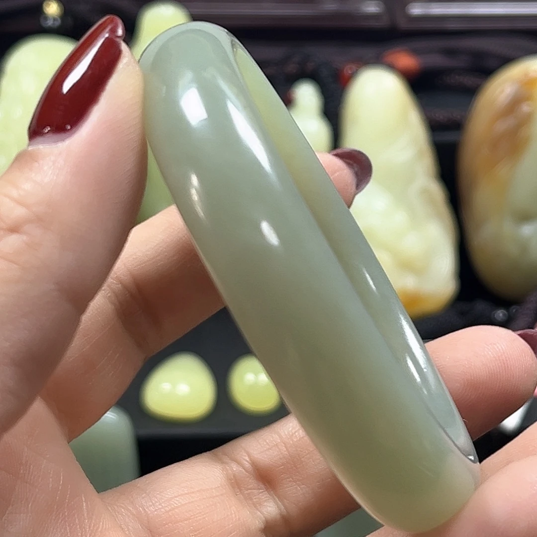 和田玉未镶嵌手镯