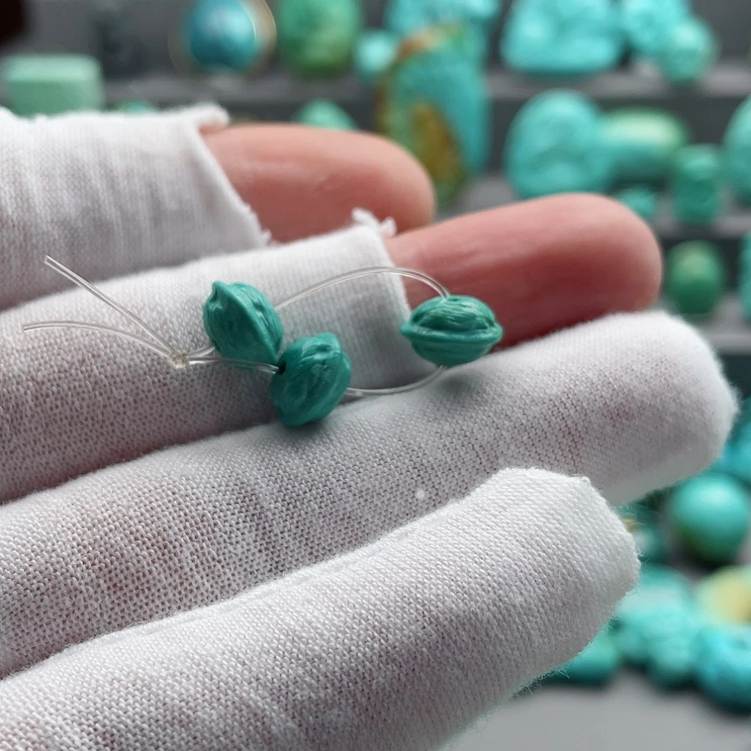 绿松石颈饰未镶嵌