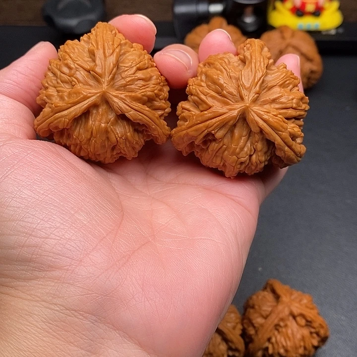 隔***想文玩核桃把件白奔