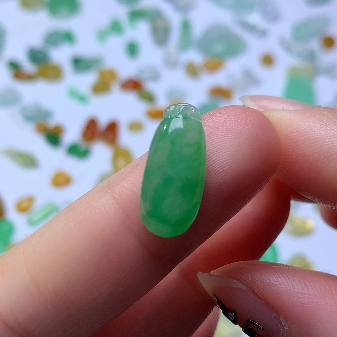 翡翠未镶嵌颈饰瓜